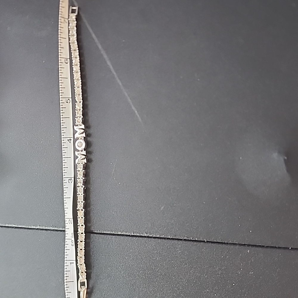 Elegant Silver 'MOM' Bracelet - Picture 2 of 3